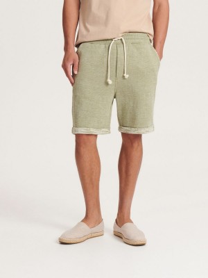 Reserved Regular shorts Zelene | 89653VNQK