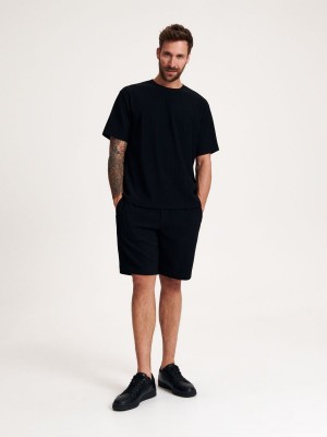 Reserved Regular shorts Čierne | 69415VCUP