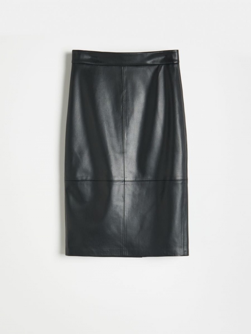 Reserved Faux leather midi skirt Čierne | 34802RSEW