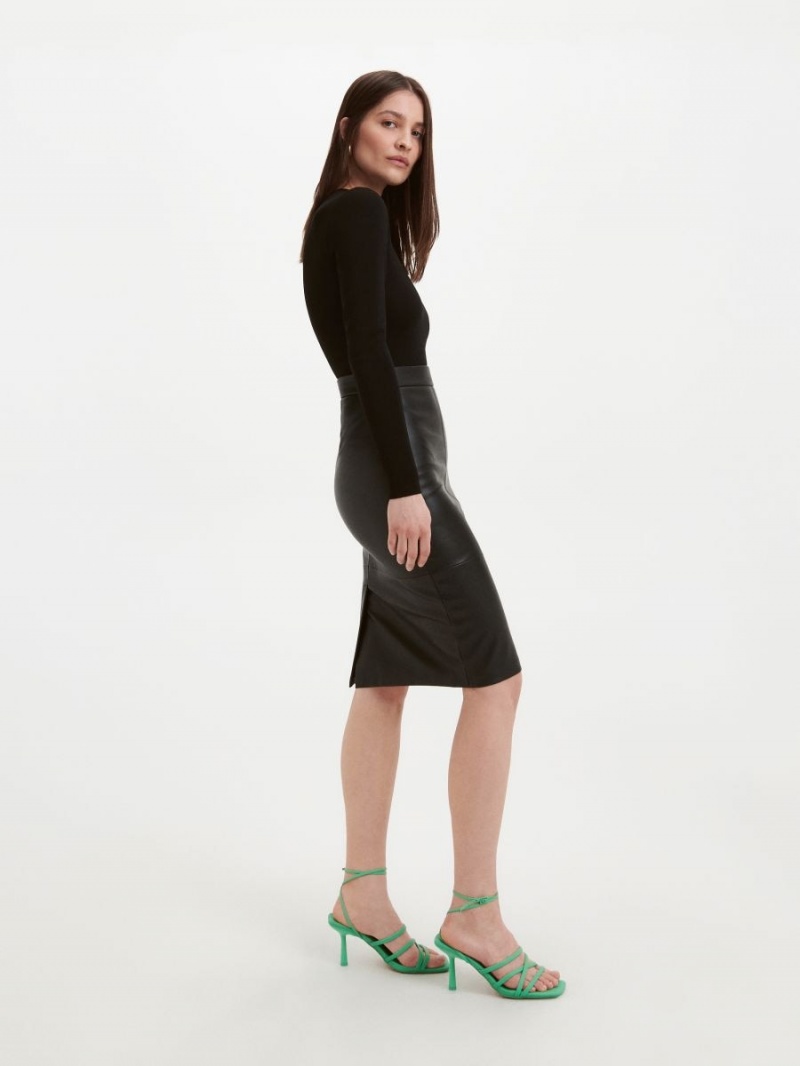 Reserved Faux leather skirt Čierne | 20968RLGV