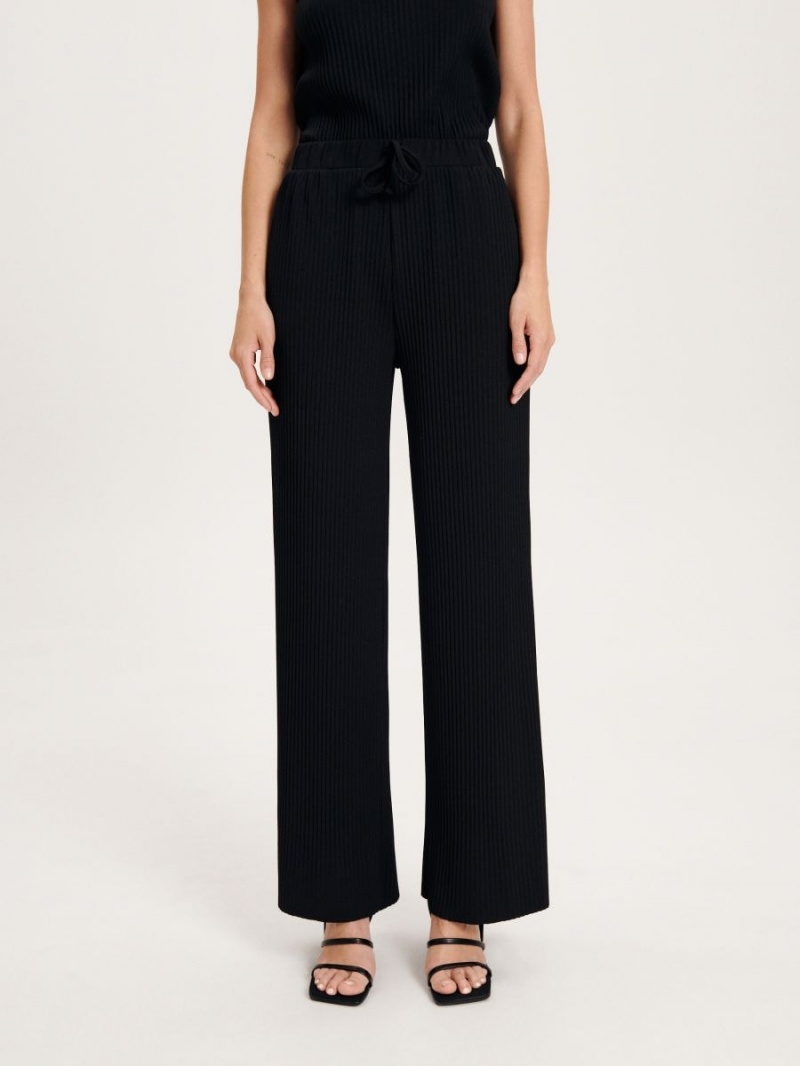 Reserved Plisované trousers Čierne | 81905XMUH