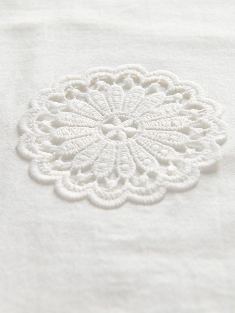 Reserved Regular fit T-shirt with appliqués Biele | 14730WLGA