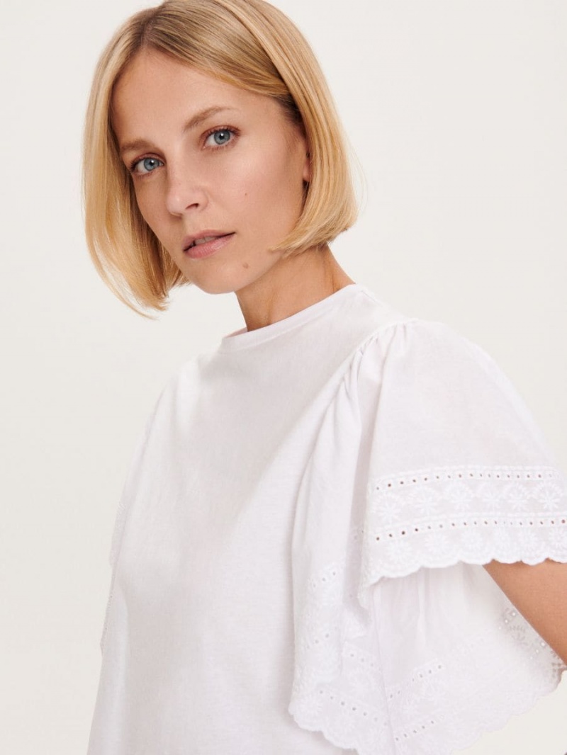 Reserved Regular fit T-shirt with ruffle details Biele | 65820HADP